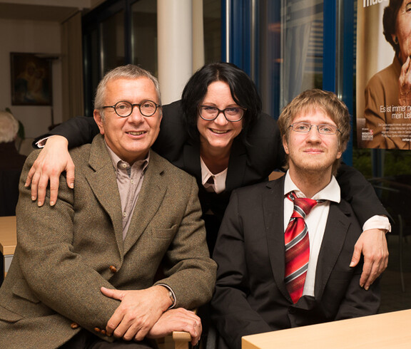 v.l.n.r. Joachim Pock (Hausleiter Haus St. Elisabeth), Victoria Doppler (Ability Managerin Bereich Pflege), Matthias (Sozialbegleiter im Haus St. Elisabeth)