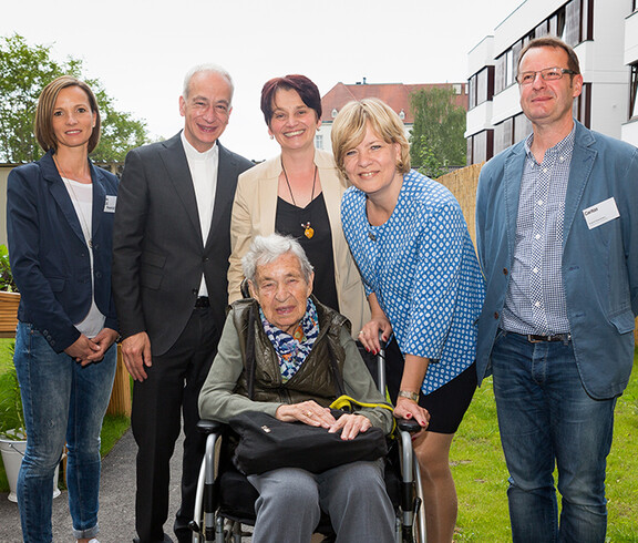 Bei der Eröffnung mit dabei (v.l.n.r.) Manuela Klee (Mobiles Palliativteam), Michael Landau (Caritas Präsident), Michaela Walla (Koordinatorin Hospiz NÖ), LR Barbara Schwarz (Soziallandesrätin NÖ), August Rosenkranz (Teamleiter Hospiz NÖ)