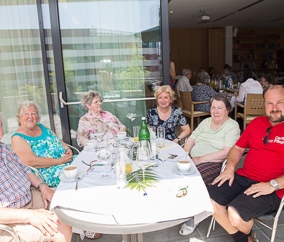 Besucher aus dem Haus St: Bernadette: Rudolf Mauthner, Maria Kral, Rosa Gruber, Helga Singer (Wohnbereichsleiterin), Anna-Maria Schmissrauter, Rene Fritsch (Hausarbeiter)