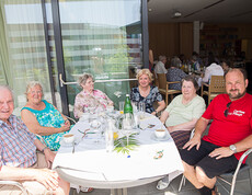 Besucher aus dem Haus St: Bernadette: Rudolf Mauthner, Maria Kral, Rosa Gruber, Helga Singer (Wohnbereichsleiterin), Anna-Maria Schmissrauter, Rene Fritsch (Hausarbeiter)