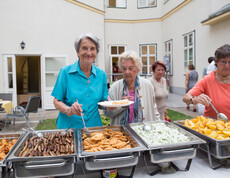 Das Büffet aus der hauseigenen Küche ist eröffnet!