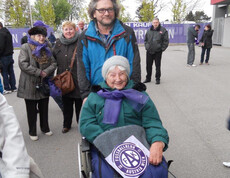 BewohnerInnen aus dem Haus St. Teresa beim Austria Fußballmatch