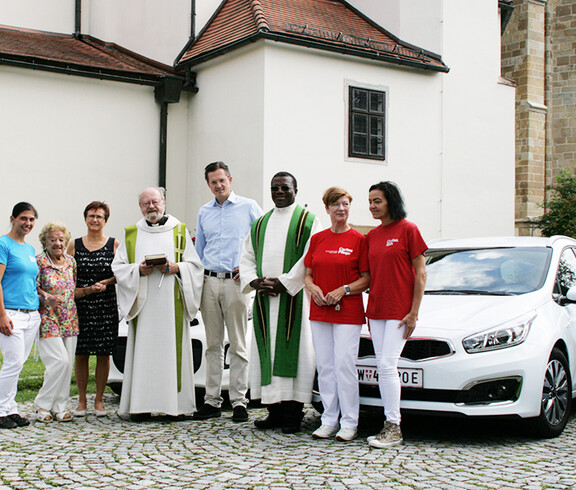 Autosegnung mit dem Team der Caritas Pflege Zuhause in Klosterneuburg