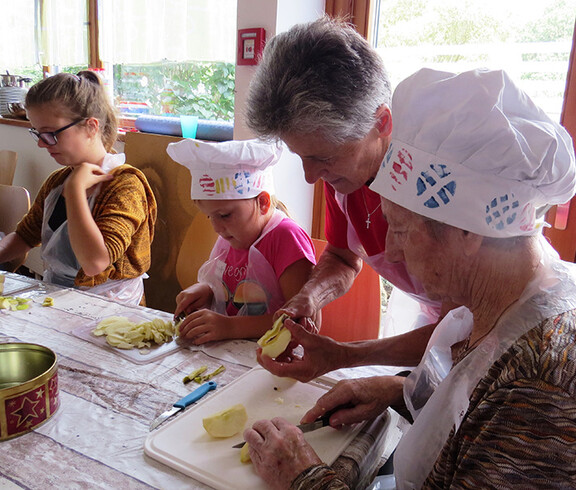 Gemeinsames Kochen und Backen mit Kindern aus der Gemeinde Kirchschlag