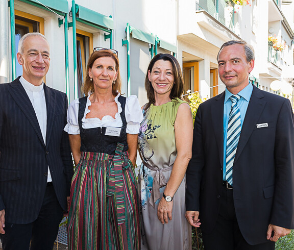 Caritas Präsident Michael Landau, Leiterin Sozialbegleitung Eva Furlan, Pflegedienstleiterin Astrid Semeliker-Lang, Hausleiter Marcus Piringer im Haus St. Klemens