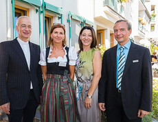 Caritas Präsident Michael Landau, Leiterin Sozialbegleitung Eva Furlan, Pflegedienstleiterin Astrid Semeliker-Lang, Hausleiter Marcus Piringer im Haus St. Klemens