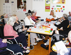 Singstunde beim Tag der offenen Tür im Haus St. Klemens