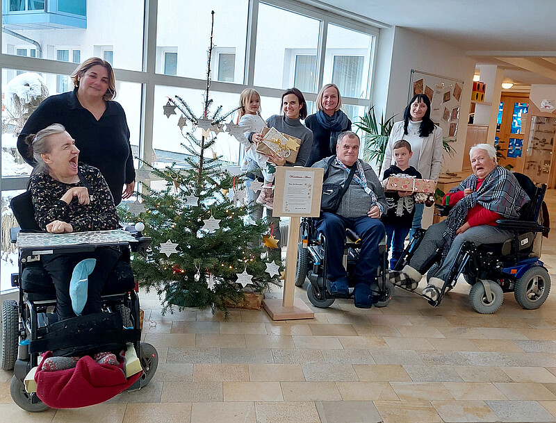 Strahlende Gesichter Dank Wunschbaum-Aktion: Caritas Pflege