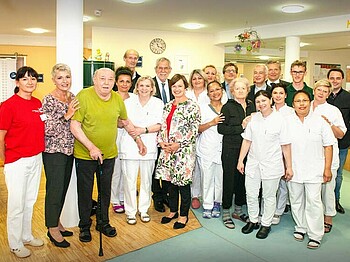 Bundespräsident Alexander Van der Bellen und Frau Doris Schmidauer im Haus St. Bernadette in Breitenfurt